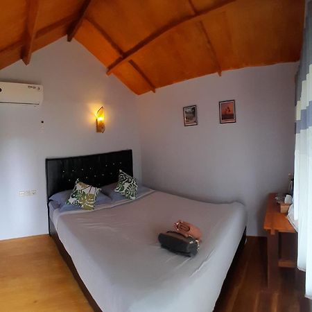 Poetri Bungalow & Restaurant Сенару Екстер'єр фото