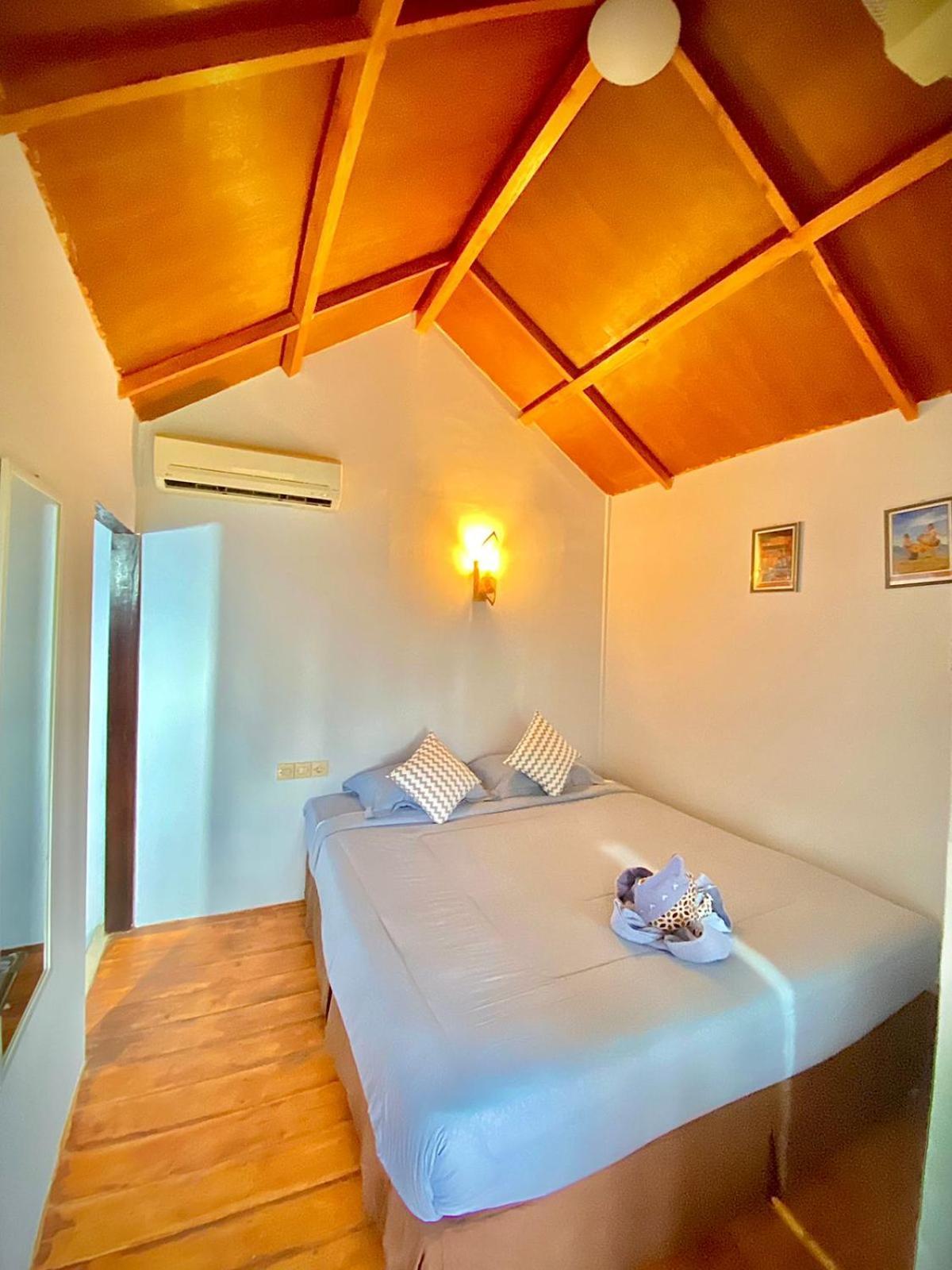Poetri Bungalow & Restaurant Сенару Екстер'єр фото