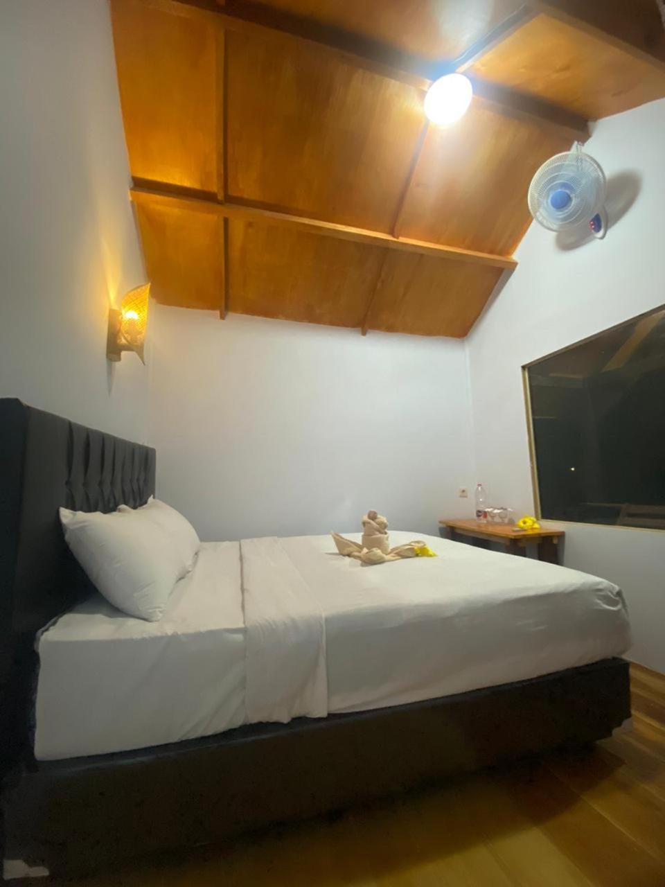 Poetri Bungalow & Restaurant Сенару Екстер'єр фото